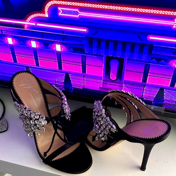 BNIB stunning satin and crystal mules by Giuseppe Zanotti. Never worn! - Picture 7 of 9
